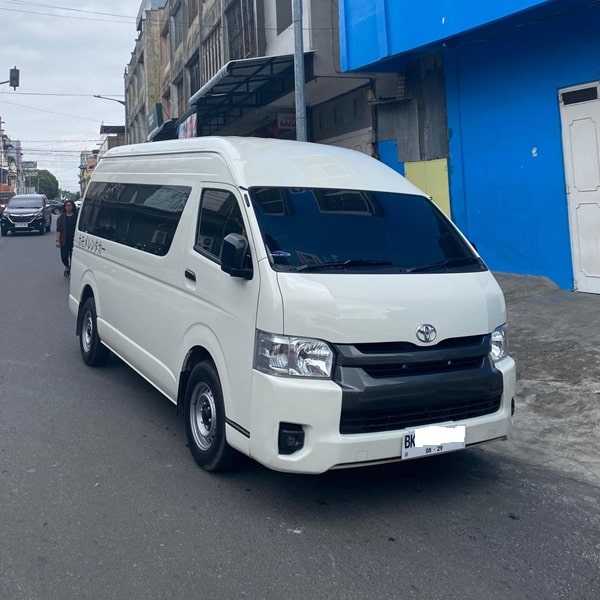 rental hiace commuter